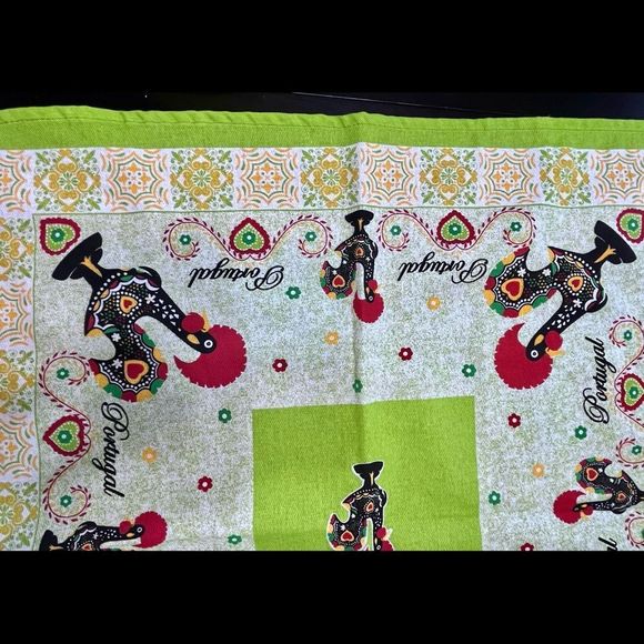 Vintage unused Portugal table topper - vintage linens - Picture 9 of 11